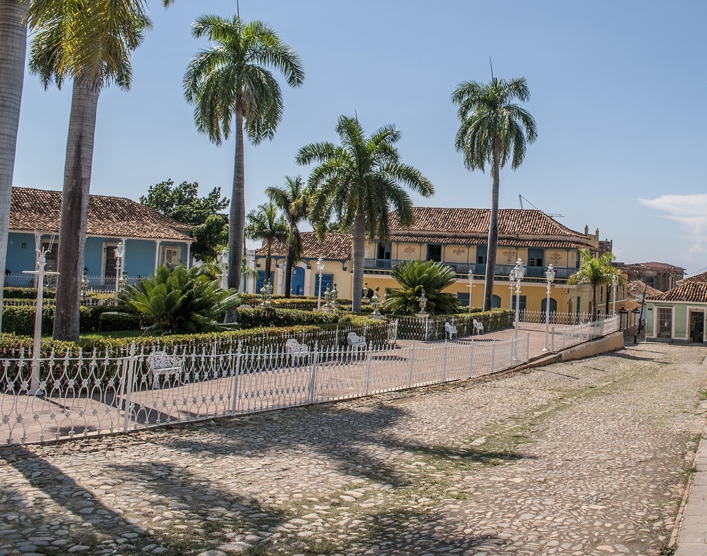 PLAZAS COLONIALES, EMPORIO DE LEYENDAS